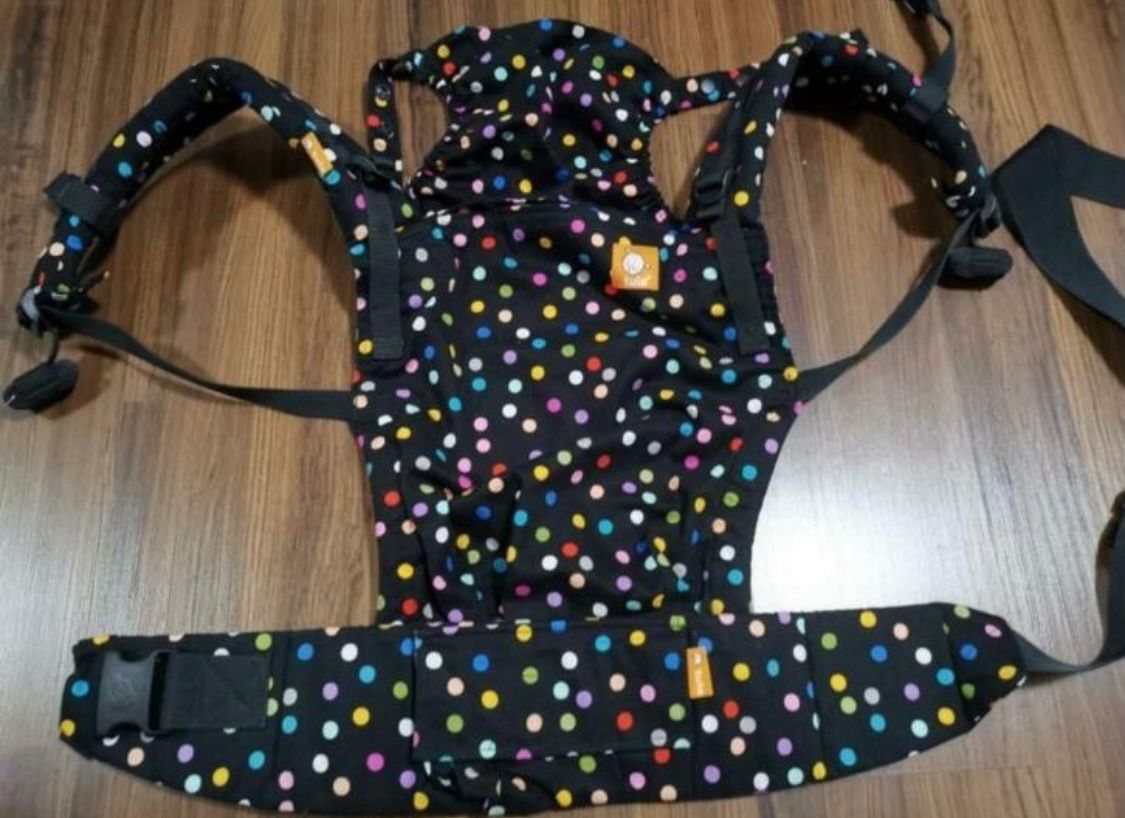 Tula Free to Grow Confetti Dot draagzak in zwart met gekleurde stippen